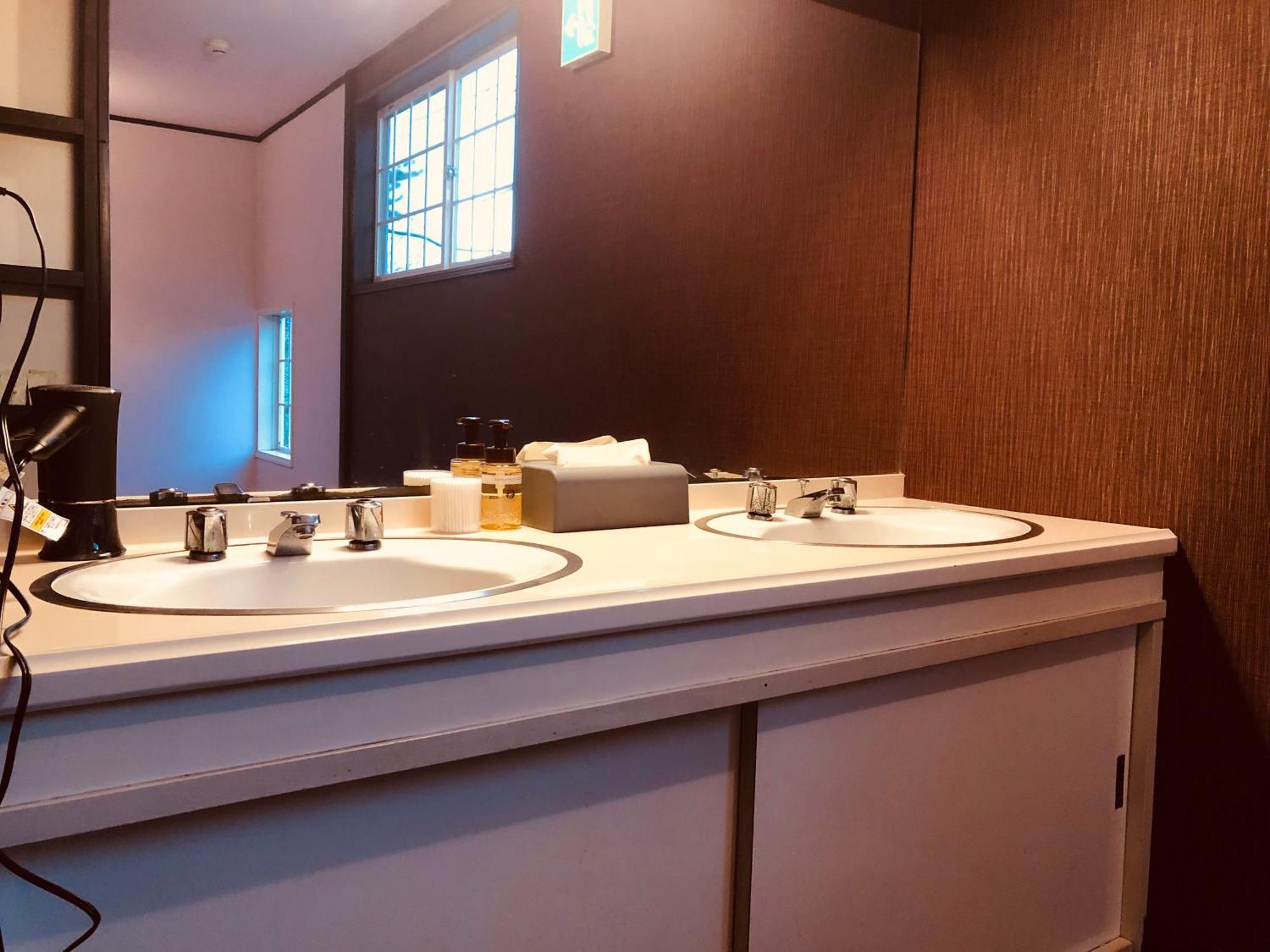 Buna Kusatsu Onsen Inn Bagian luar foto